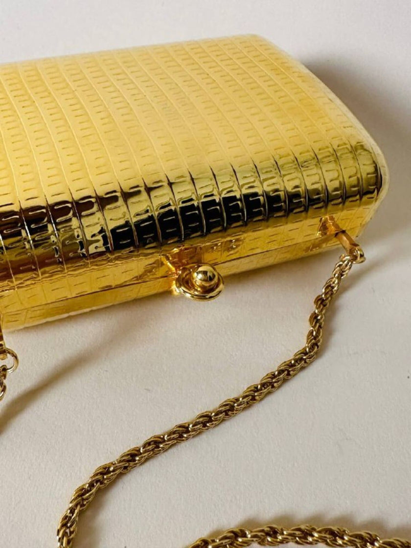 Mini clutch in metallo oro con tracolla in catena