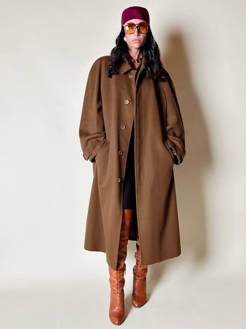 Cappotto lungo oversize in lana e cachemire cammello scuro con cintura in coordinato