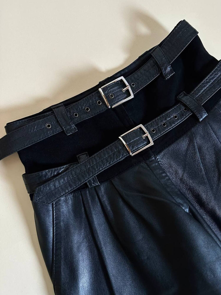 Pantalone vintage in pelle e camoscio nero a vita alta con doppie cinture