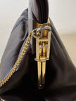 Sac en cuir couleur chocolat avec détail en résine effet écaille et bandoulière en chaîne dorée