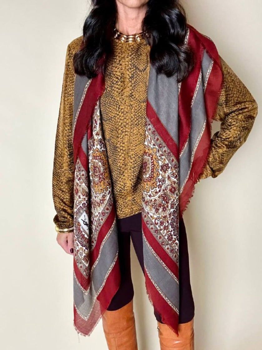 Scialle Yves Saint Laurent fantasia Paisley bordeaux e grigio con bordo sfrangiato
