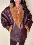 Shearling reverse in pelle liscia marrone castagno con vello caramello e ricamo sul fondo