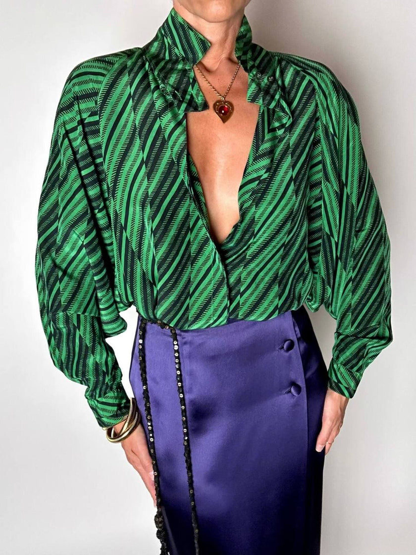 Camicia vintage in fresco di lana e seta verde smeraldo con fantasia grafica astratta