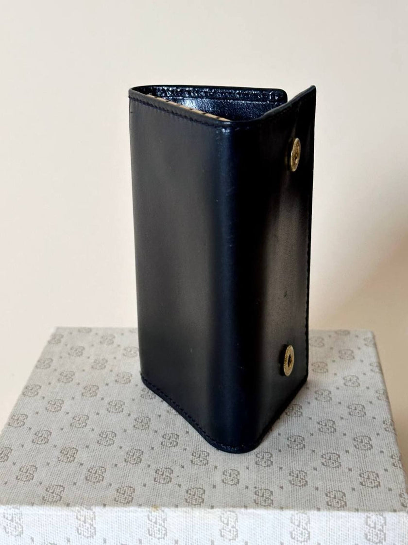 Portachiavi trifold Gucci in pelle nera con logo in metallo oro e scatola originale