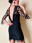 Mini abito sartoriale in tulle nero con ricami floreali
