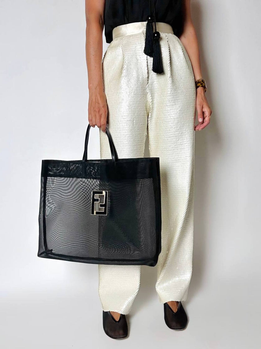 Borsa vintage Fendi in rete mesh nera con maxi logo FF
