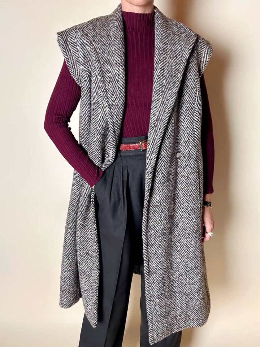 Gilet lungo doppiopetto in tweed a spina di pesce bianco e marrone