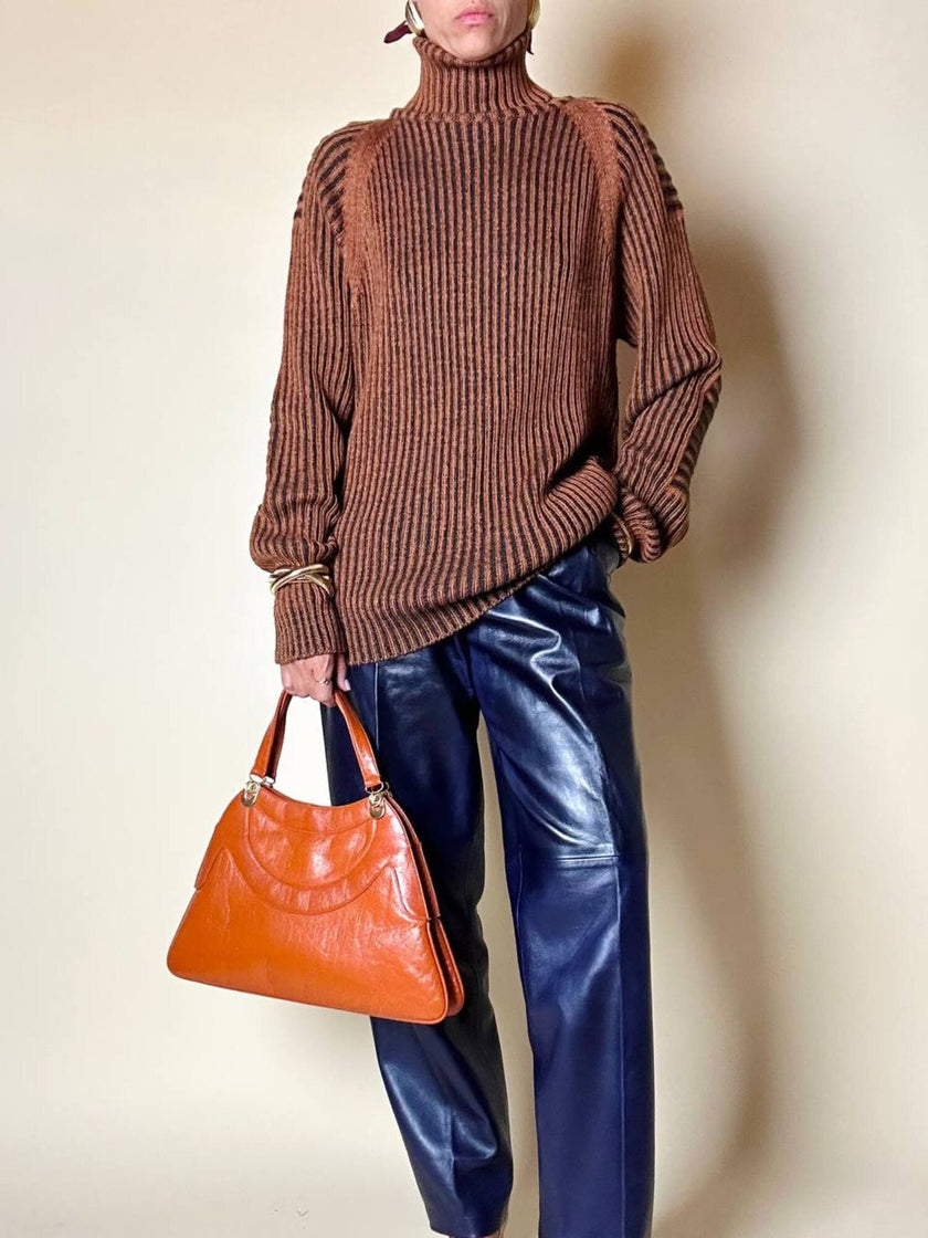 Borsa in pelle arancione zucca con doppi manici e hardware oro