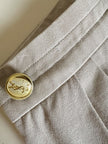 Bermuda Yves Saint Laurent in cotone color sabbia con bottoni dorati con logo YSL