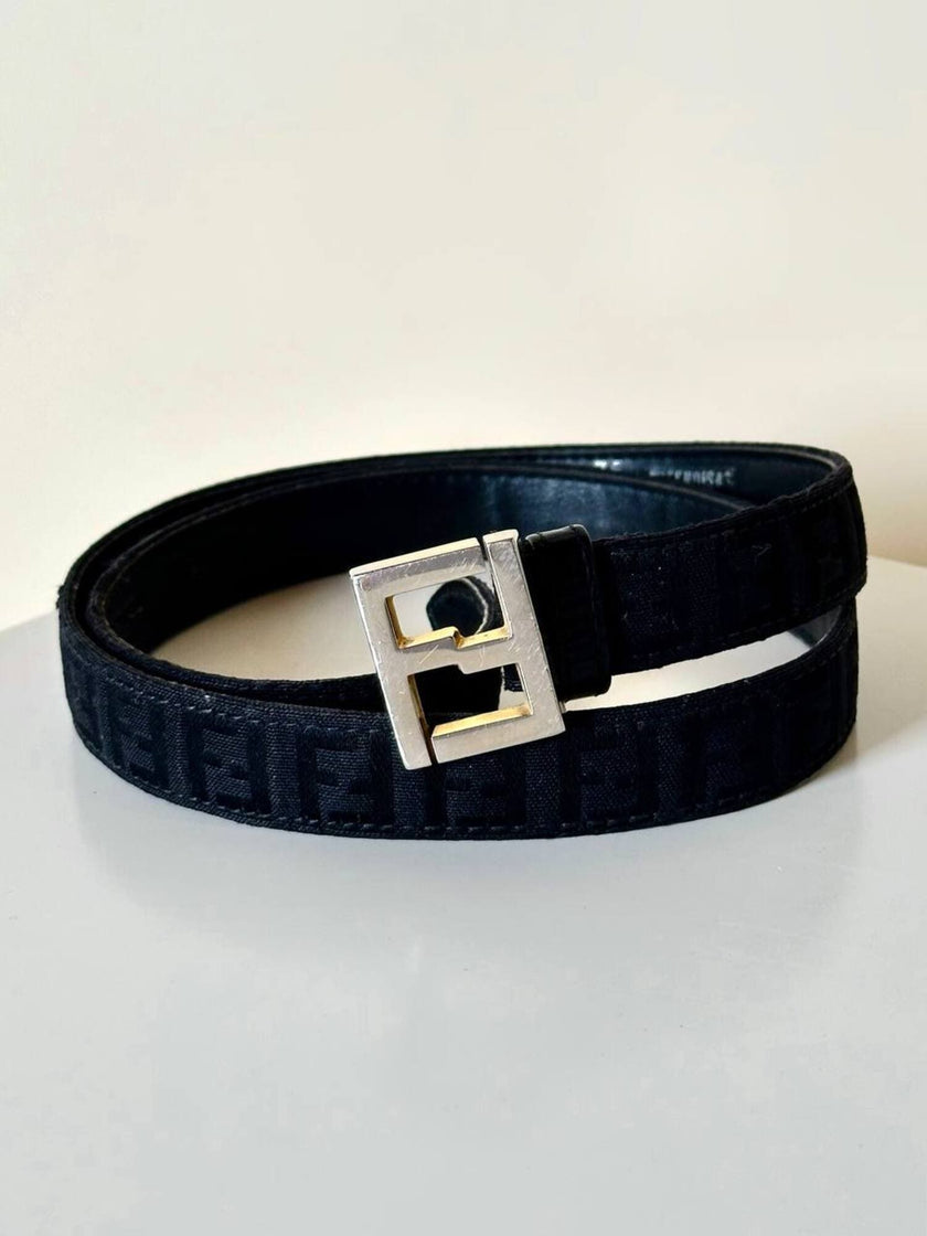 Cintura vintage Fendi in tessuto jacquard nero con loghi allover e fibbia logo