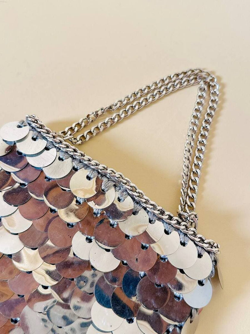 Parure composta da clip e mini bag in paillettes argento