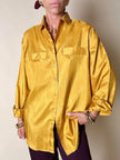 Camicia oversize in raso stropicciato color zafferano