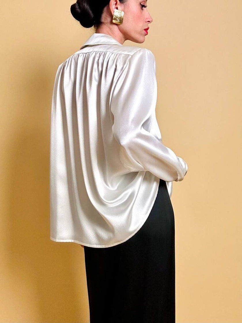 Camicia in raso bianco con fiocco nero “Yves Saint Laurent”