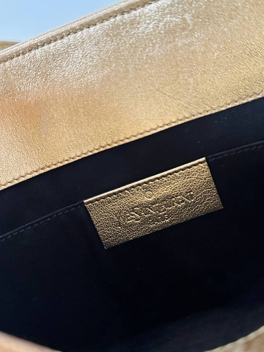 Bolso tote vintage Yves Saint Laurent de piel laminada dorada con diseño matelassé chevron