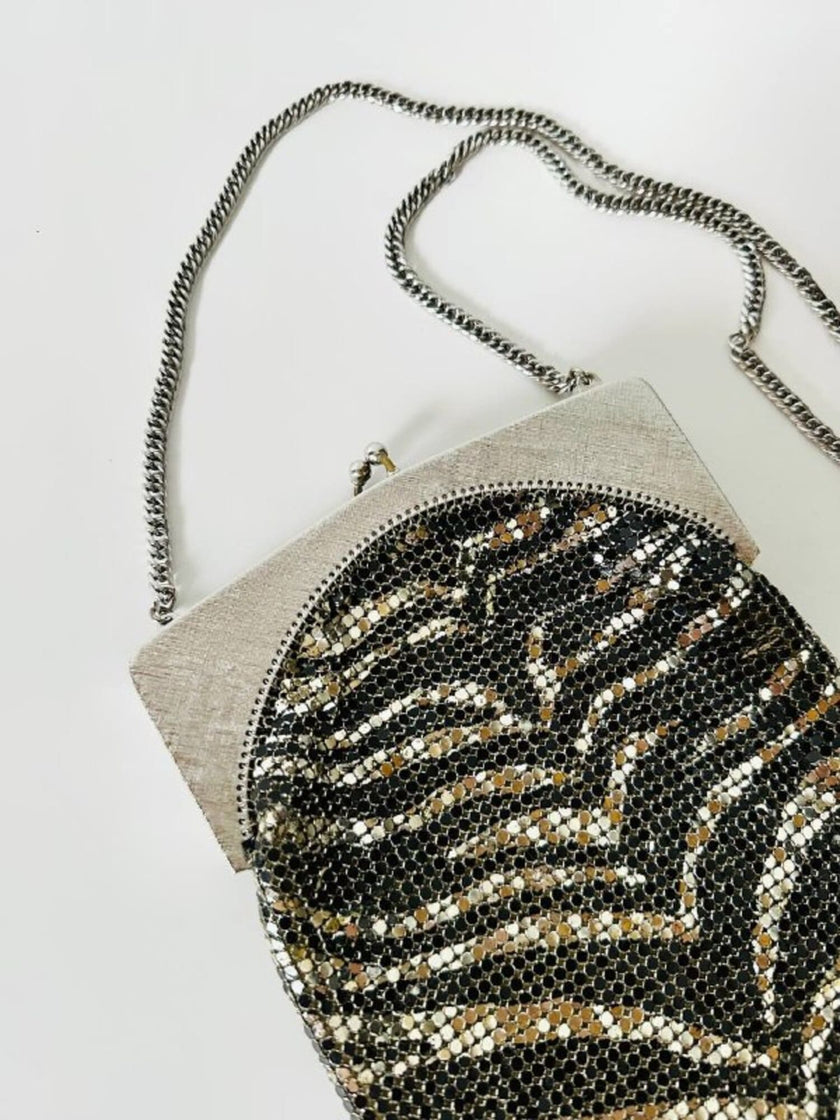 Borsa vintage Whiting & Davis in maglia metallica argento stampa zebra Made in U.S.A.