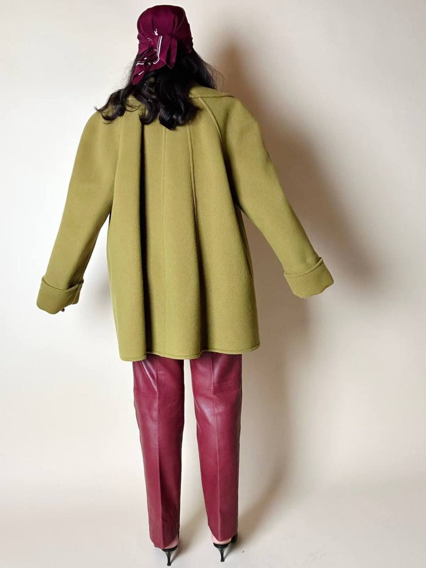 Cappottino oversize con ampi rever in lana verde acido Confezioni di Lusso