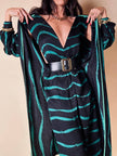 Abito con soprabito incorporato in seta nera fantasia verde smeraldo “Silky”