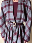 Cintura in pelle bordeaux trapuntata con fibbia dorata effetto filigrana