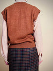 Gilet in lana color tabacco con motivo a trecce