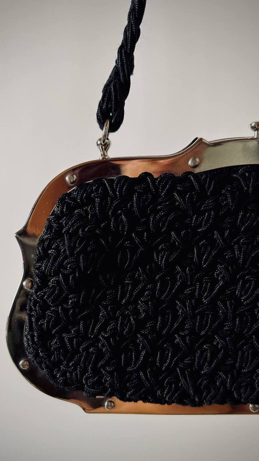Borsa da sera vintage Art Déco in crochet  nero con montatura in metallo argentato