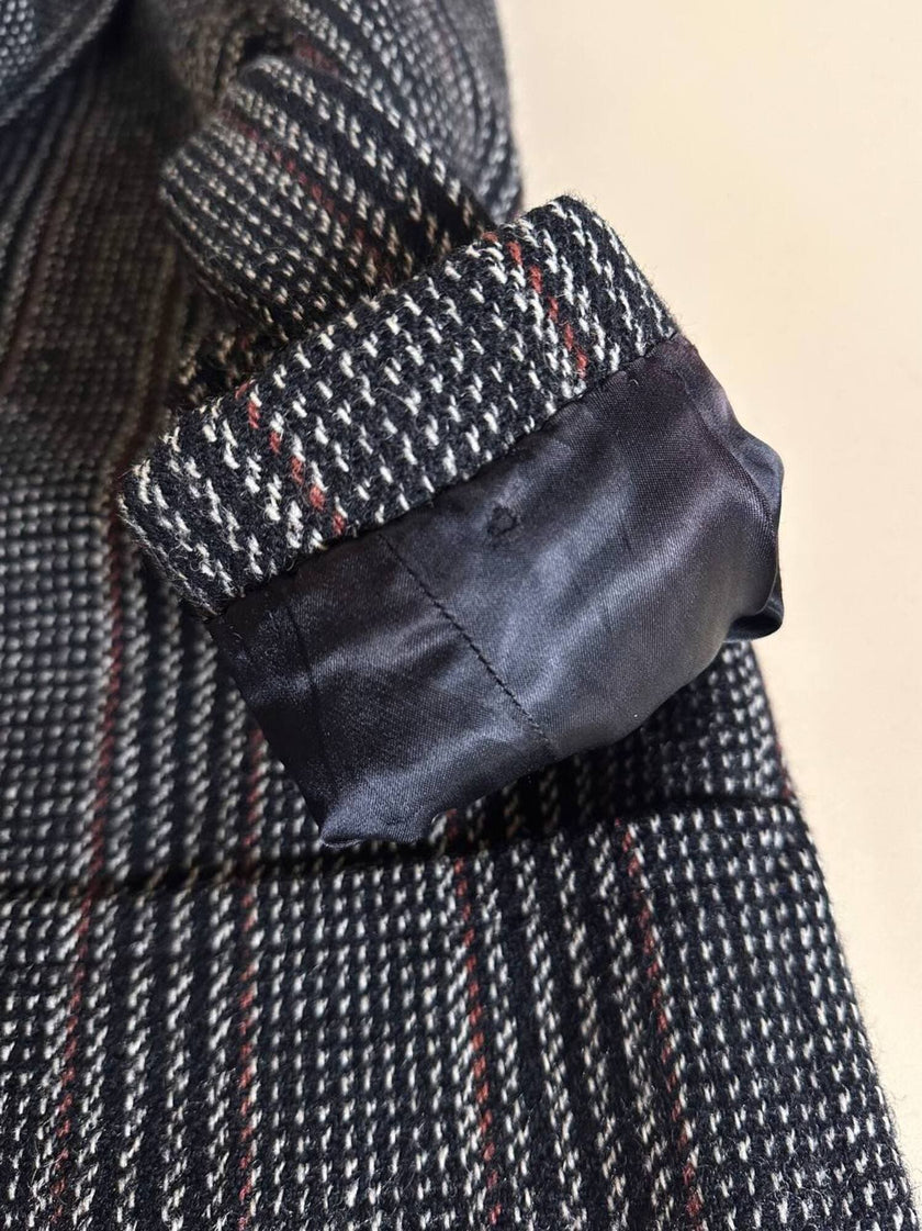 Manteau-blazer Yves Saint Laurent en tweed avec boutons bijoux logotés