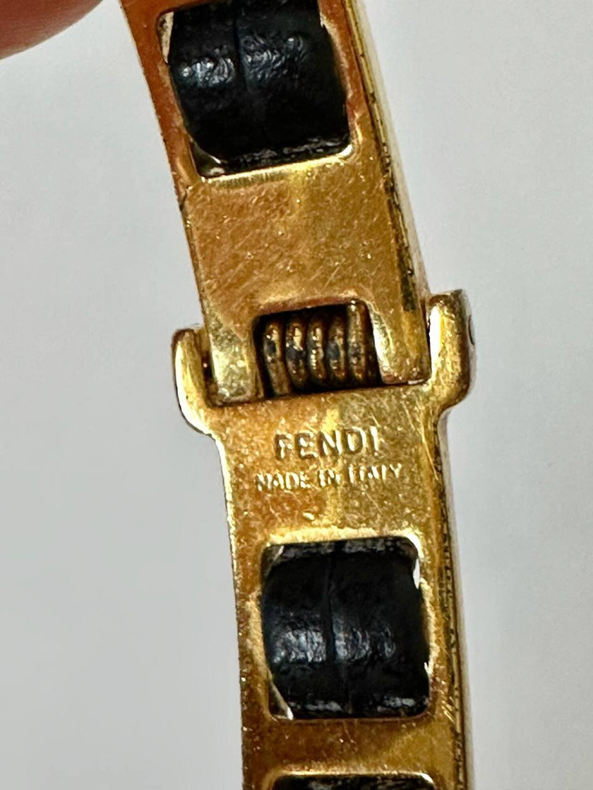 Bracciale vintage Fendi in metallo dorato con inserti in pelle nera intrecciata