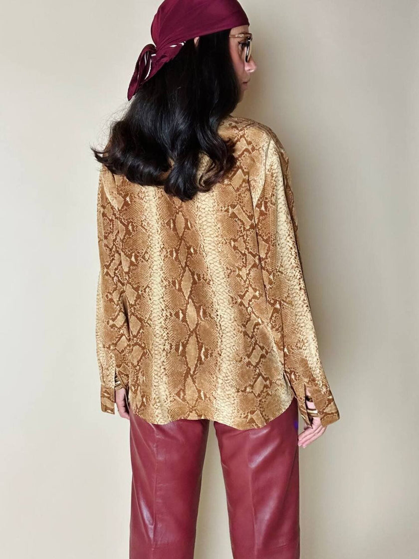 Camicia Laurèl in seta fantasia pitone nei toni del crema e marrone chiaro