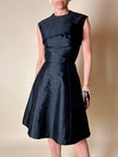 Abito sartoriale in shantung nero con bolero in coordinato