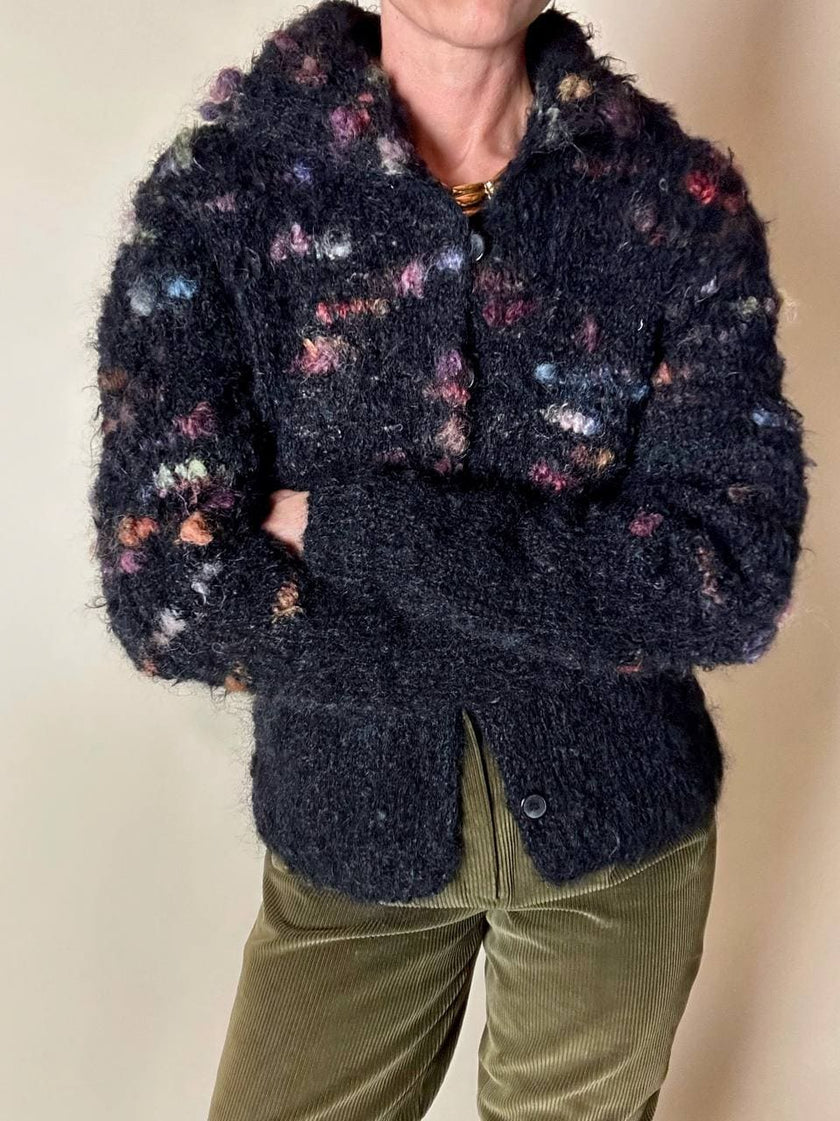 Cardigan in lana bouclé nera con lavorazione bottonata multicolor