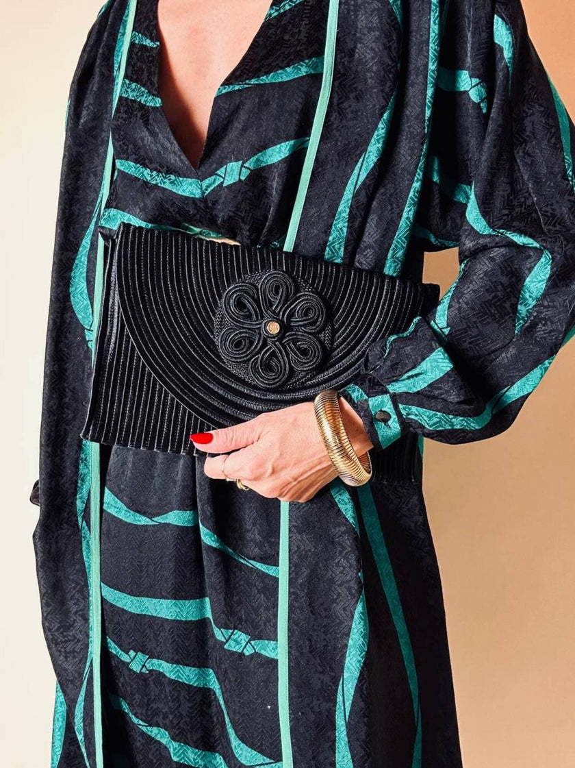 Pochette a busta in passamaneria nera con tracolla “Nina Ricci”