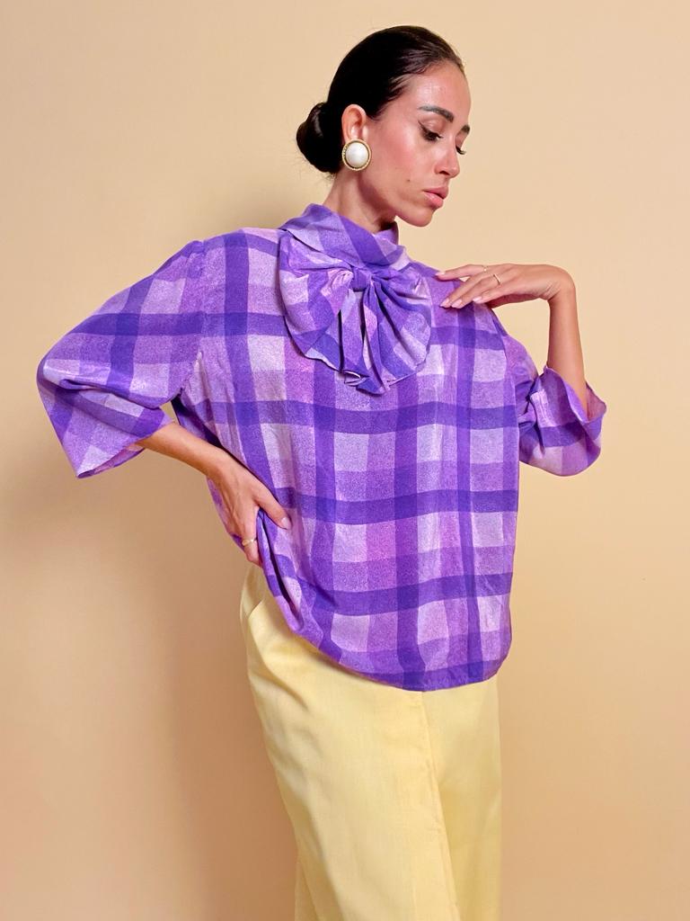 Blusa in seta lilla con maxi fiocco
