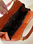 Borsa in pelle arancione zucca con doppi manici e hardware oro