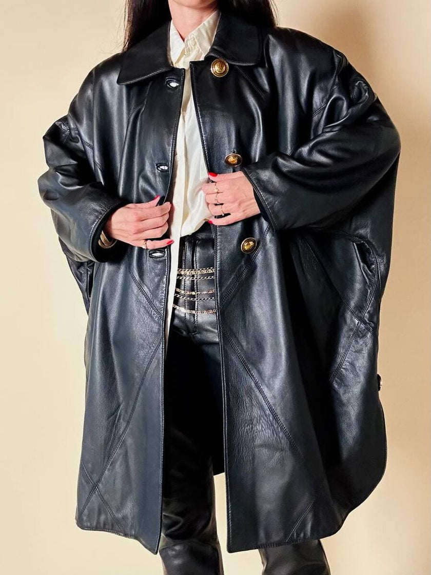 Giaccone in pelle nera double-face con maxi bottoni gioiello