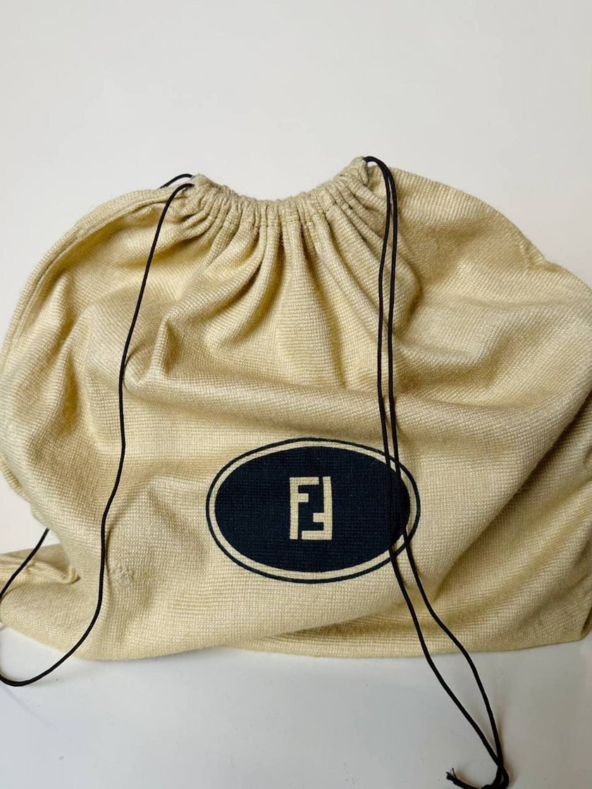 Borsa vintage Fendi in pelle verniciata nera con cuciture concentriche
