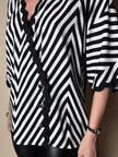 Camicetta vintage Guy Laroche con motivo chevron bianco e nero profili ondulati e bottoni dorati