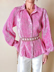 Camicia rosa in tessuto micro plissé con bottoni in madreperla “Ganni”