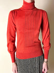 Dolcevita vintage in lana arancione tenné con motivo centrale a coste