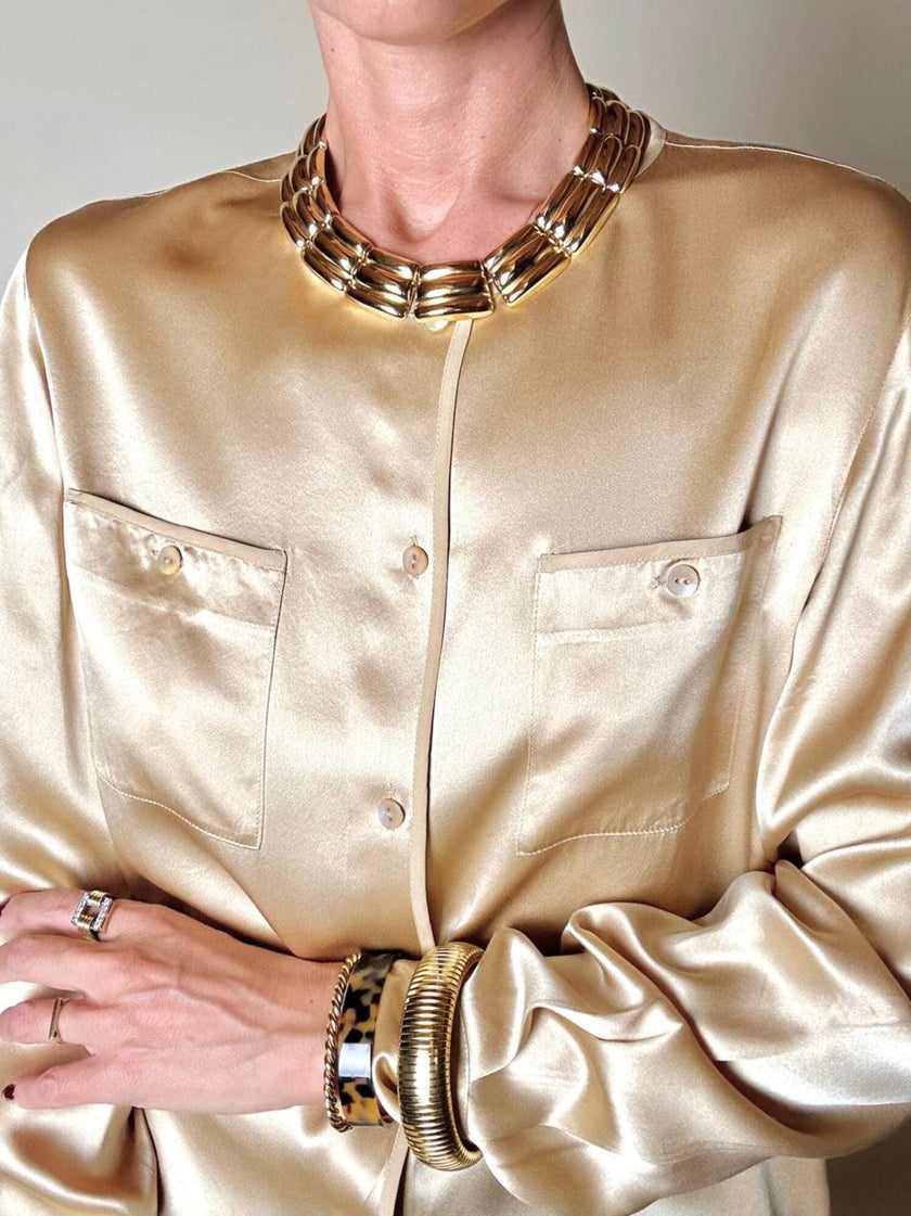 Camicia in raso di seta color champagne con bottoni i madreperla Carinissima