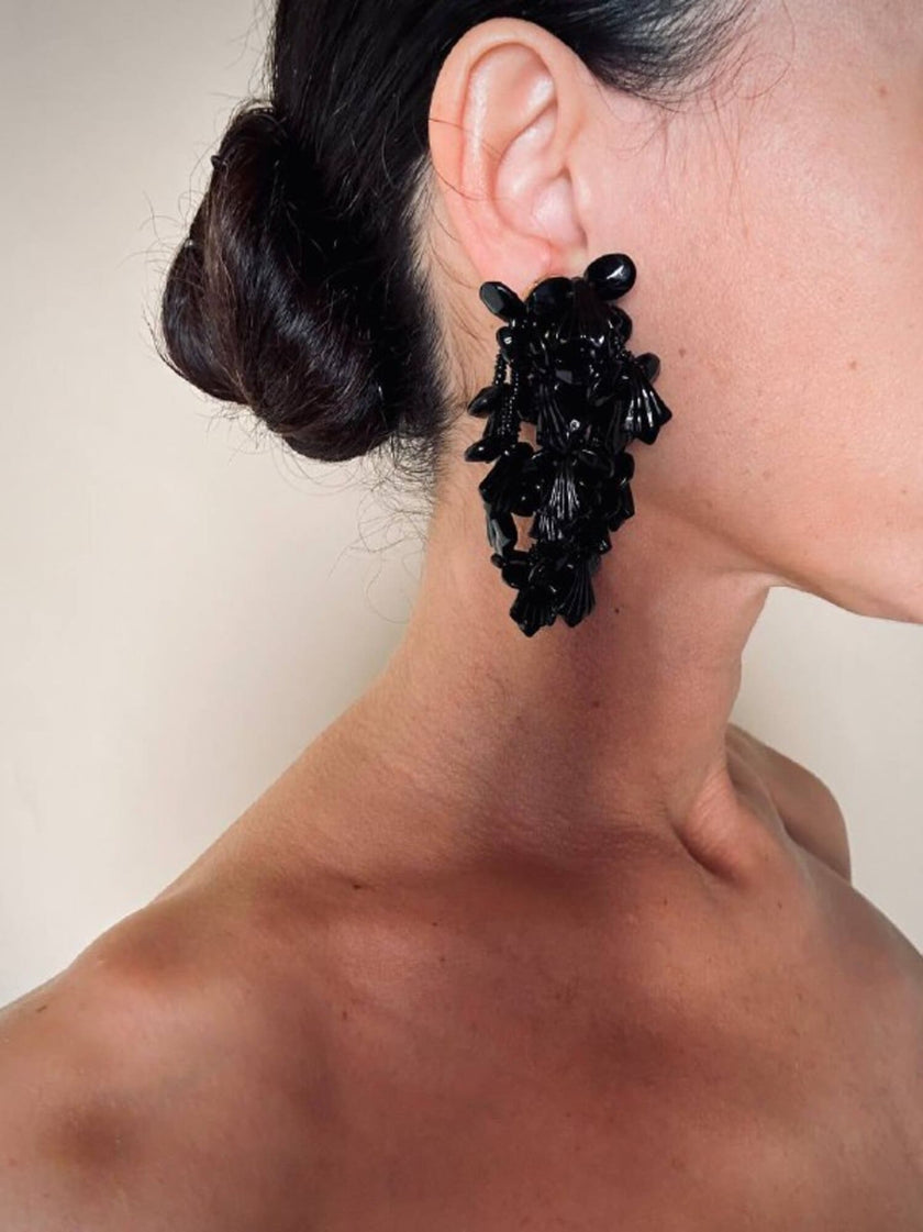 Clip a grappolo realizzate con perline nere
