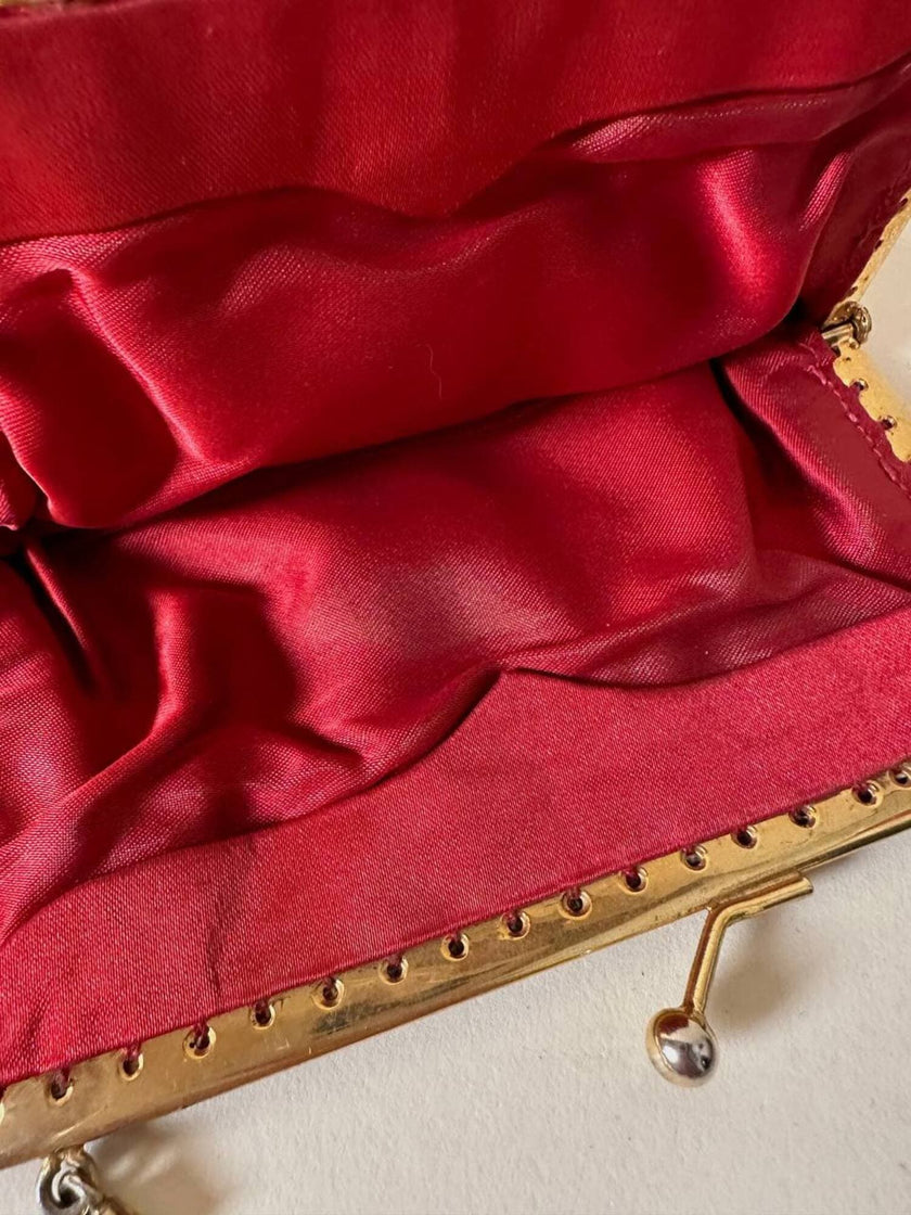 Borsetta vintage di perline rosse con frangia sul fondo