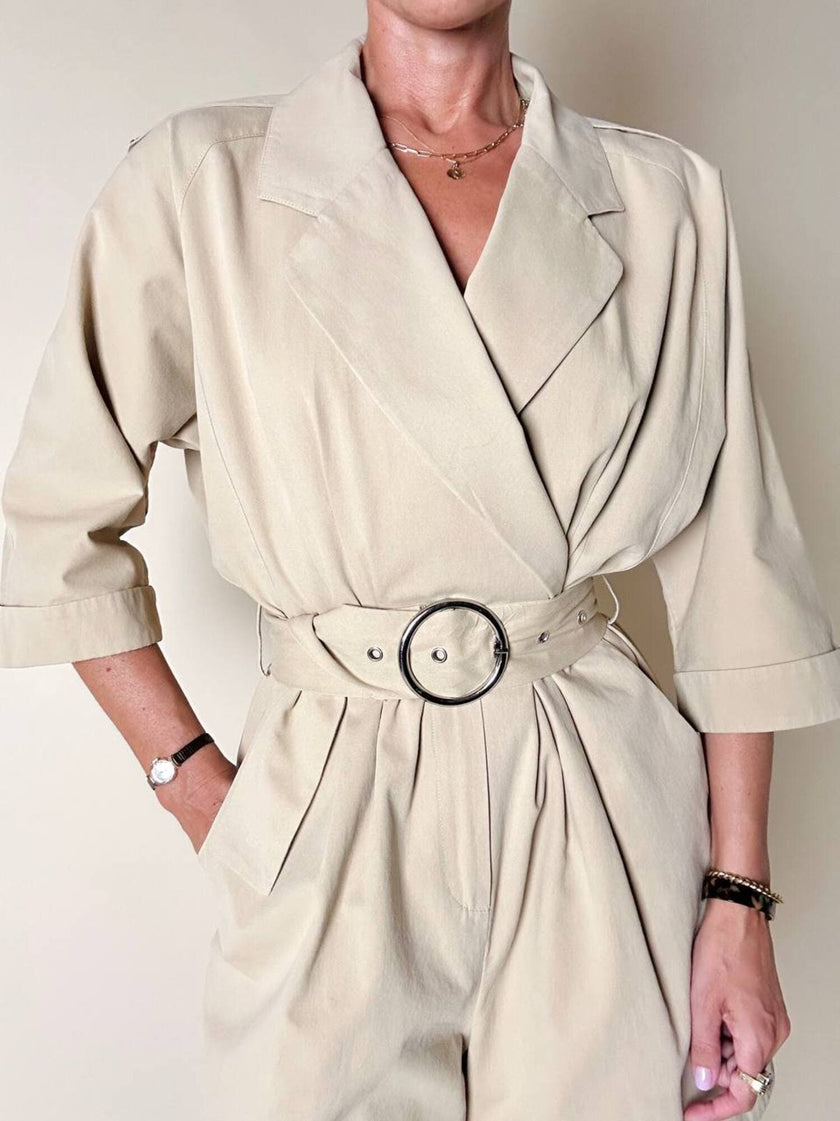 Mini Jumpsuit Weili Zheng in cotone sabbia con cintura e maxi fibbia argento