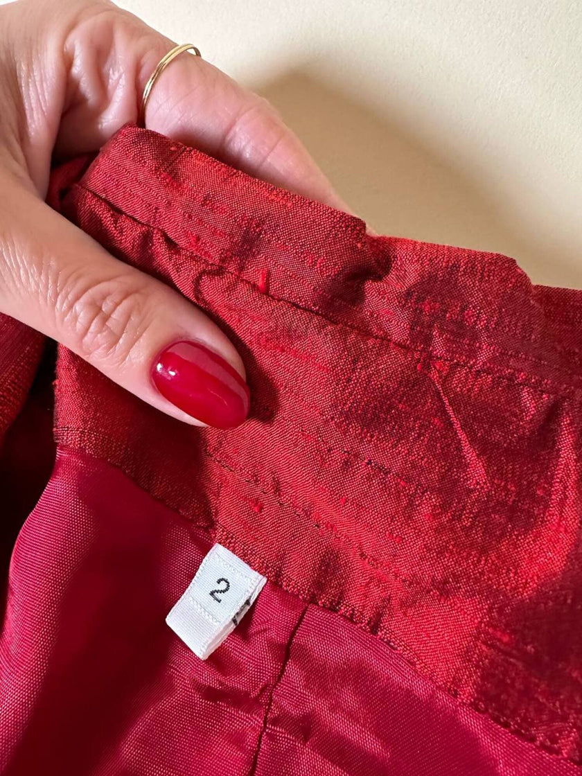 Tailleur pantalone rosso in shantung di seta grezza