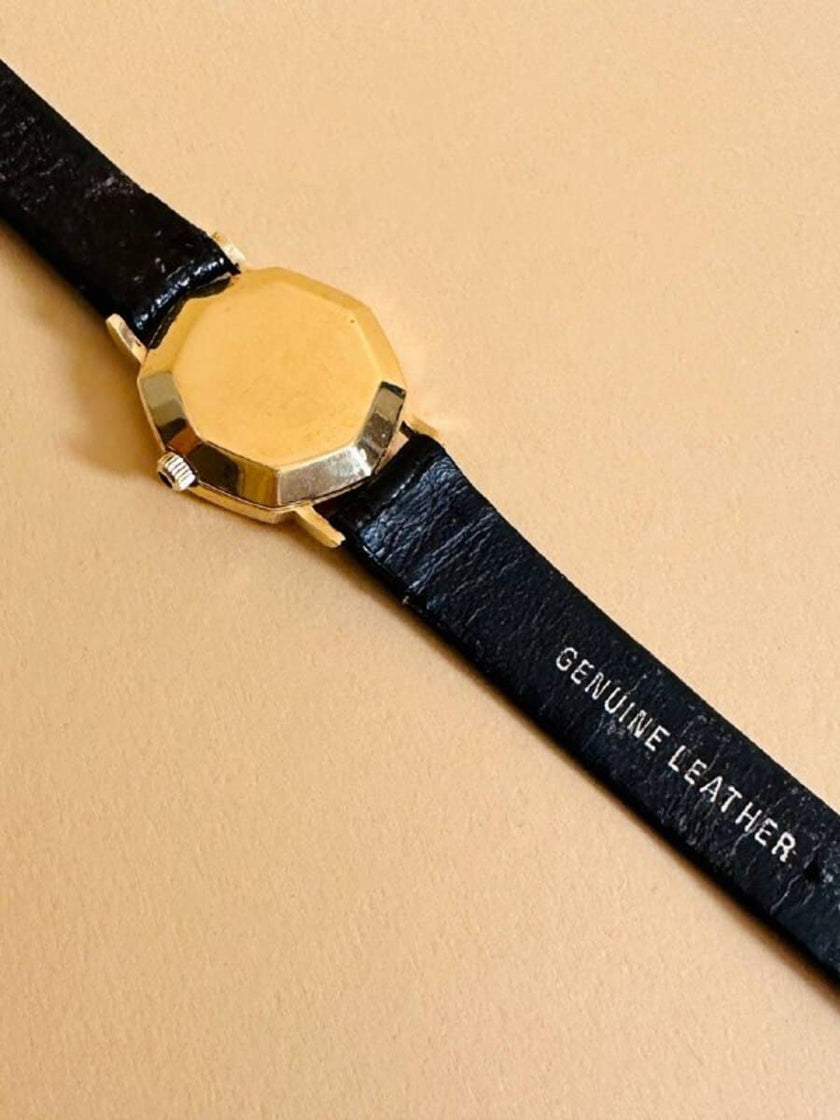 Orologio con quadrante esagonale e cinturino in coccodrillo nero 