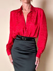 Camicia sartoriale in tessuto jacquard rosso con damaschi floreali