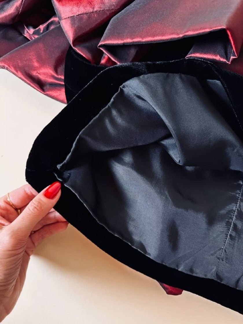 Minigonna in velluto nero con maxi ruches in taffetà bordeaux “Gabriella Ceroni”
