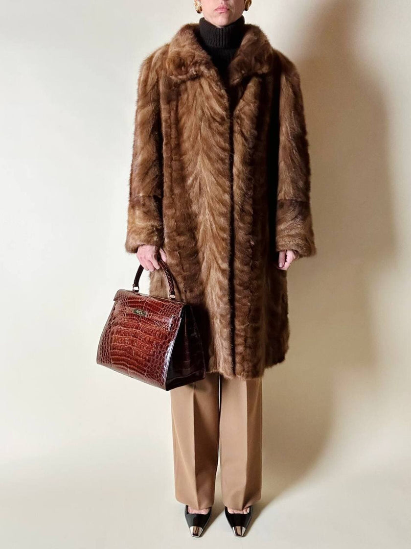 Borsa a trapezio in pelle di coccodrillo color cognac con tracolla e hardware oro Idra