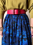 Cintura Yves Saint Laurent in pelle rossa con maxi fibbia in resina effetto tartaruga
