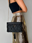 Pochette vintage Rodo in raso nero lavorato a rete con nappa couture e tracolla in catena