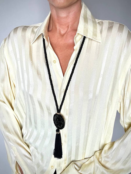 Collana vintage in cordino spirale nero con ciondolo gioiello e nappa couture