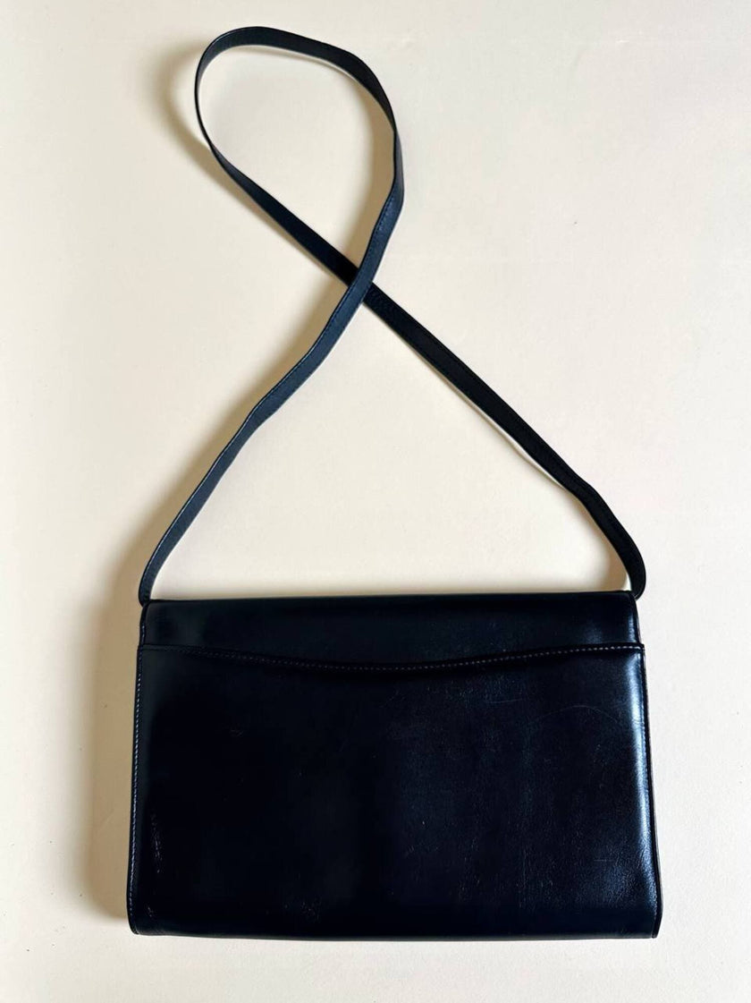 Borsa a tracolla modello a busta in pelle nera “Valentino”